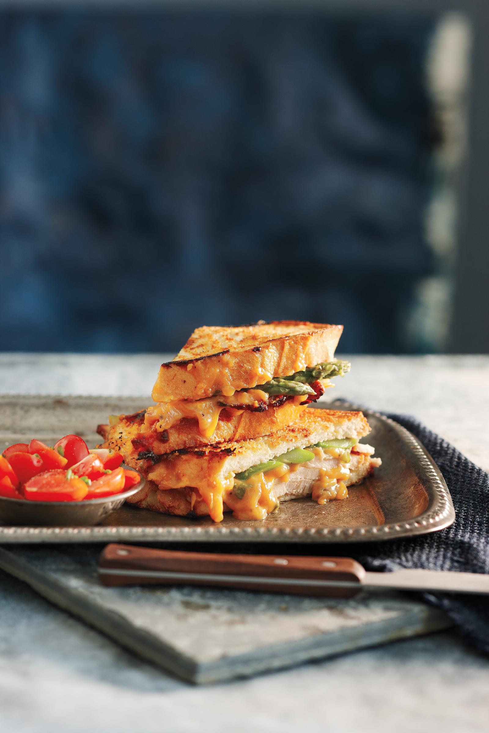 Croque monsieur à la dinde et au cheddar au four